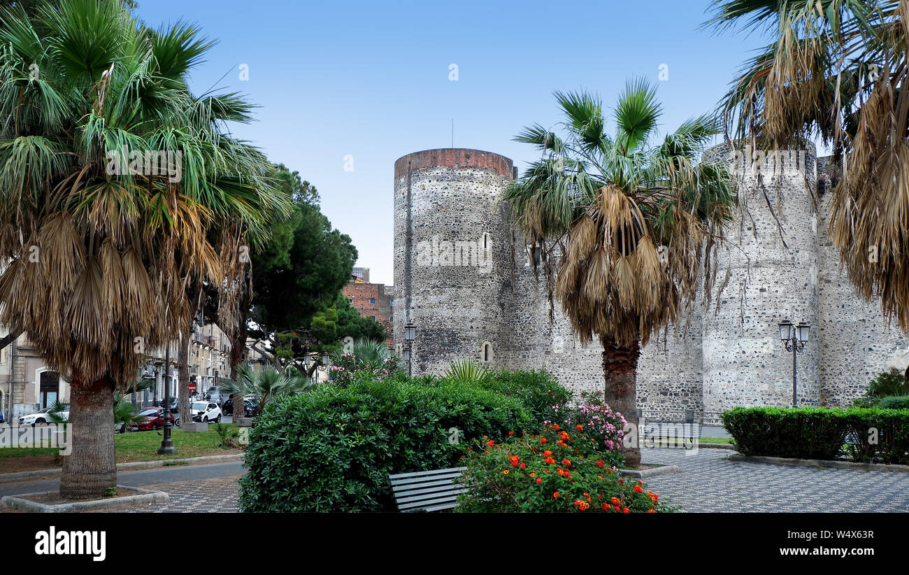 Famoso Castello Ursino, antico castello di Catania, Sicilia, Italia Meridionale Foto Stock