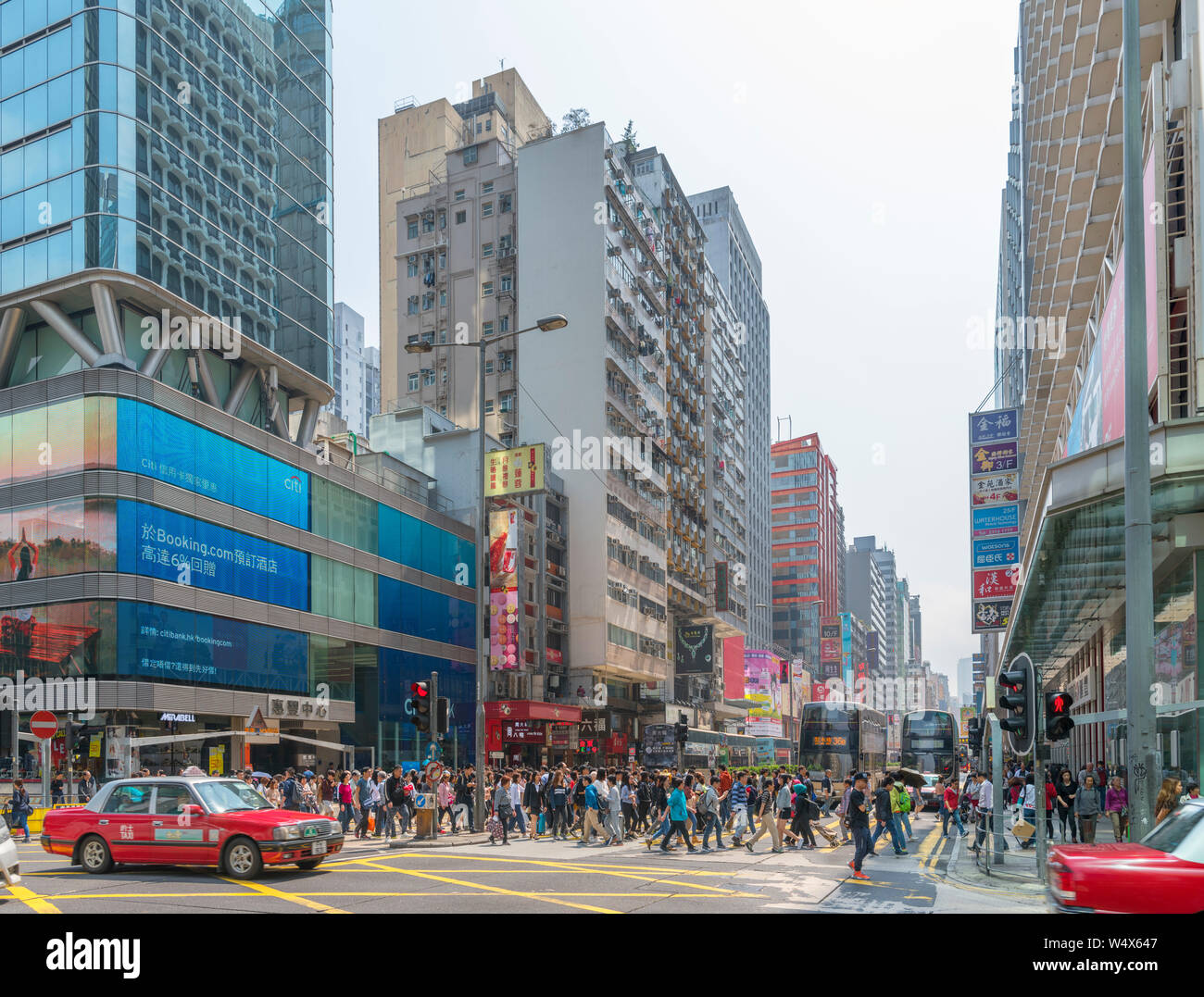Nathan Road all'incrocio con Argyle Street, Mong Kok, Kowloon, Hong Kong, Cina Foto Stock