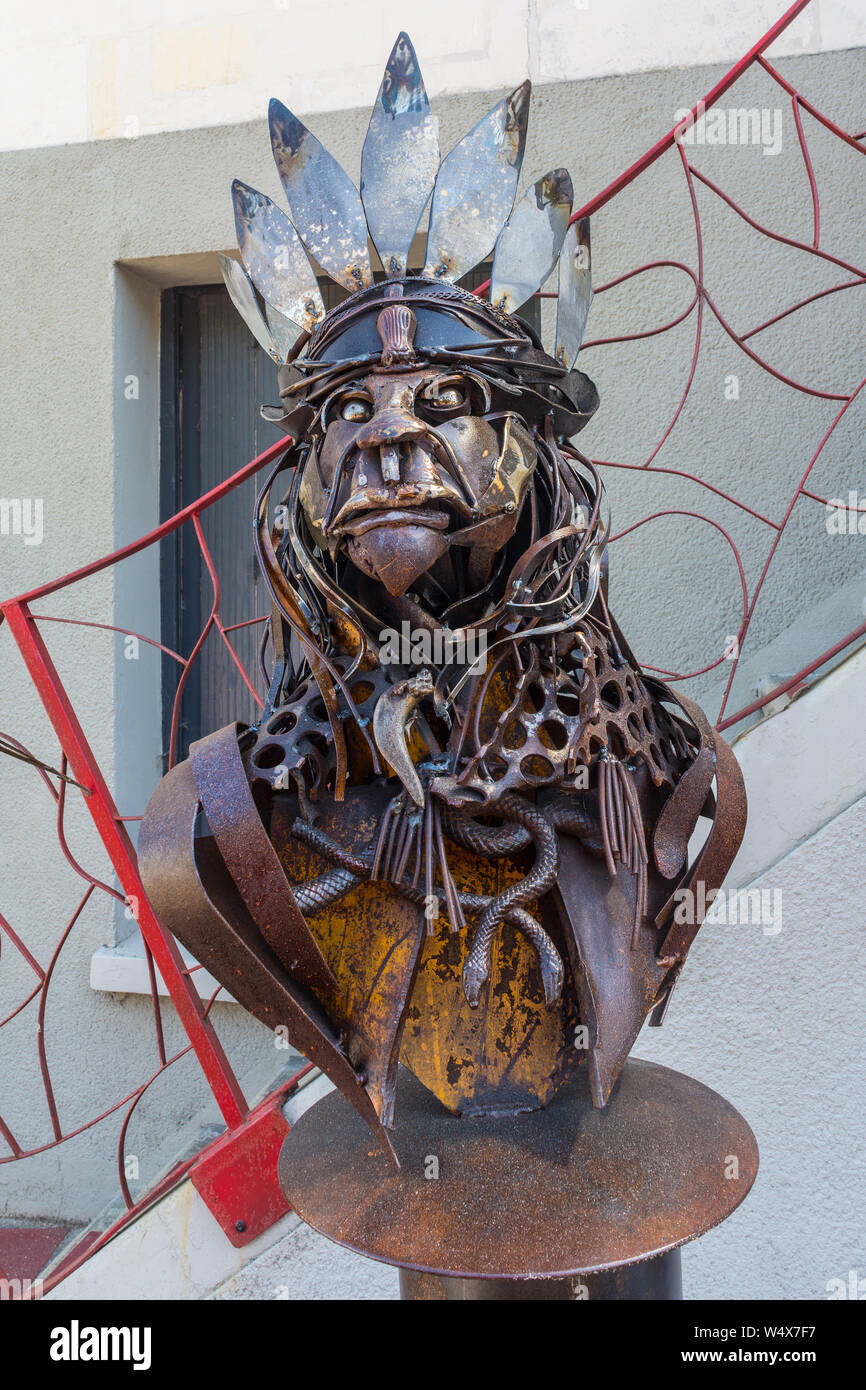 Capo Indial scultura di Girolamo Garreau, Galerie du Terrier, Loches, Francia. Foto Stock