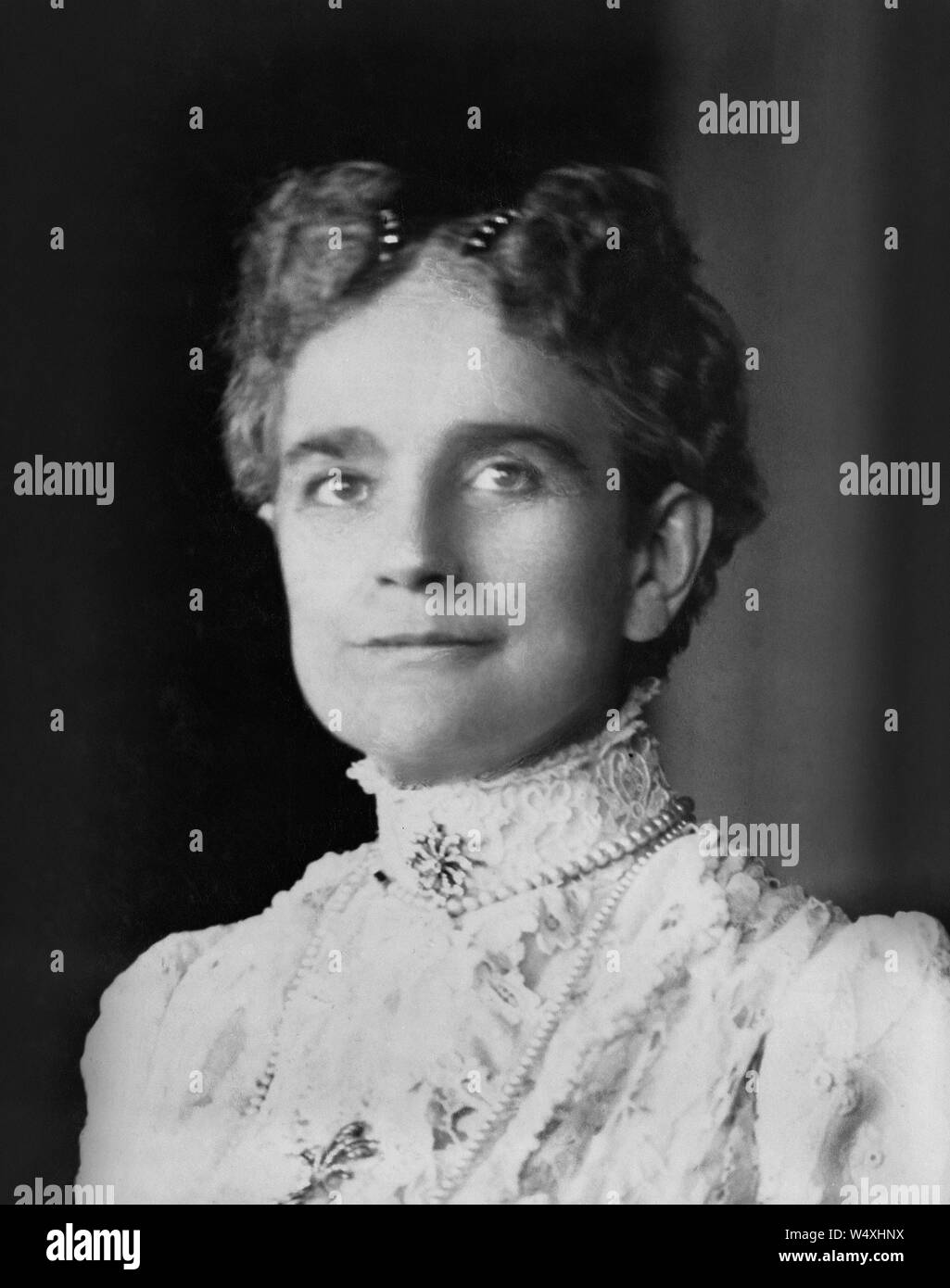 Ida Saxton McKinley (1847-1907), First Lady degli Stati Uniti 1897-1901, moglie di U.S. Il presidente William McKinley, testa e spalle ritratto, 1900 Foto Stock