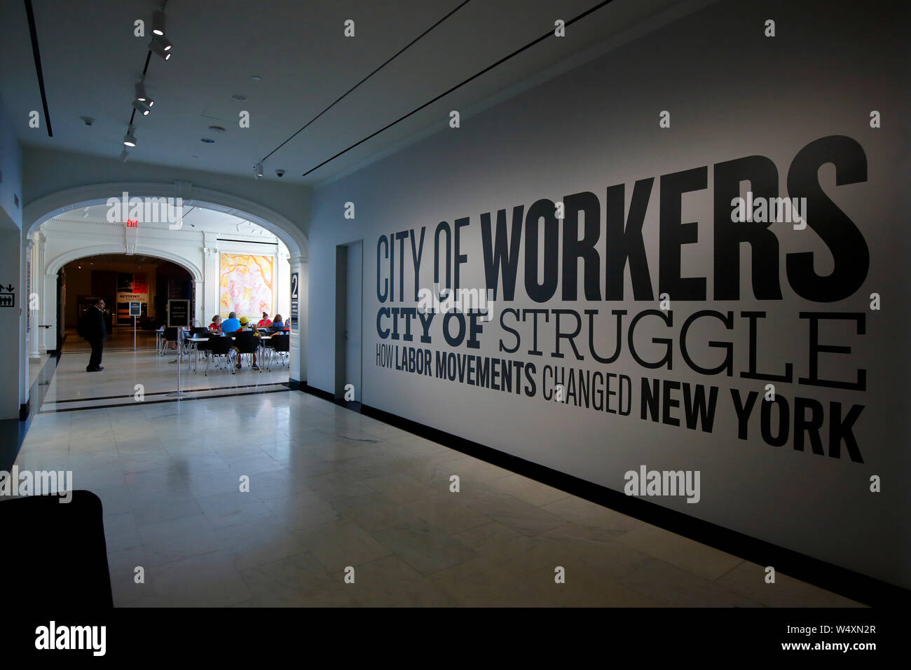 "Città di lavoratori, città di battaglia' presentano titolo presso il Museo della Città di New York Foto Stock