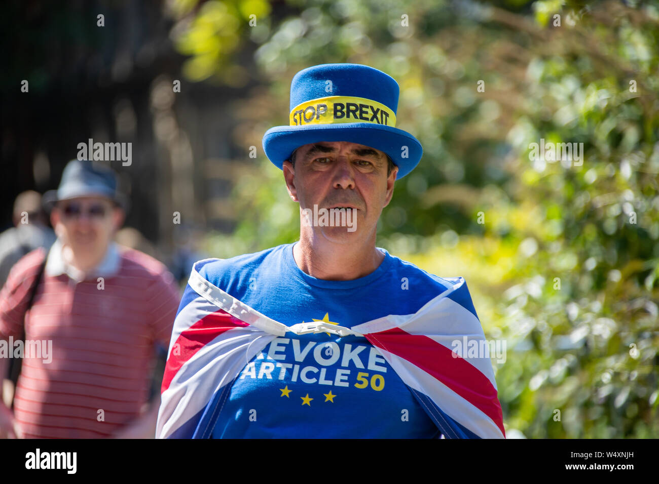 Steve Bray Anti attivista Brexit protestando al di fuori del Palazzo di Westminster. Foto Stock