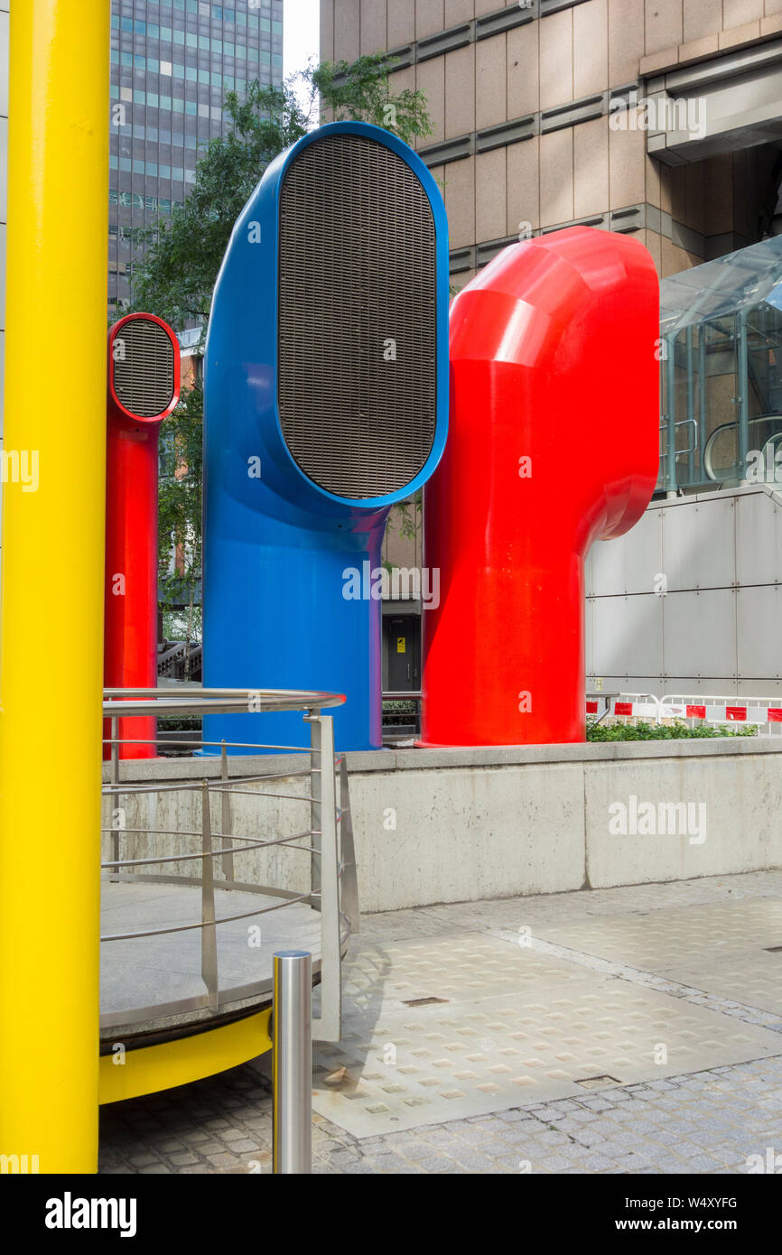 Vivacemente colorato pozzi di ventilazione a 88 Wood Street nella città di Londra, Regno Unito Foto Stock