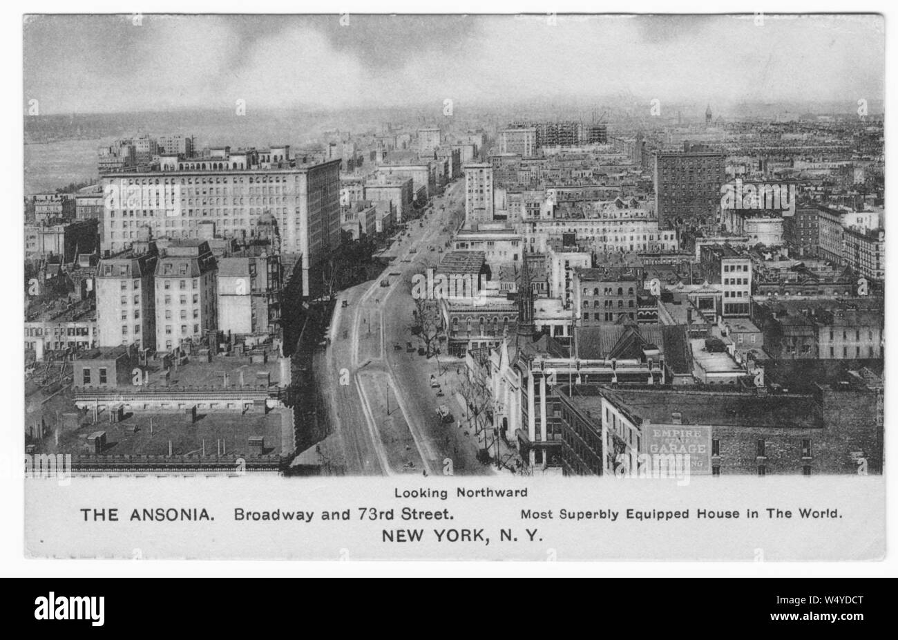 Incisi cartolina del Ansonia edificio situato tra la Broadway e la West 73rd Street, New York, New York, 1911. Dalla Biblioteca Pubblica di New York. () Foto Stock