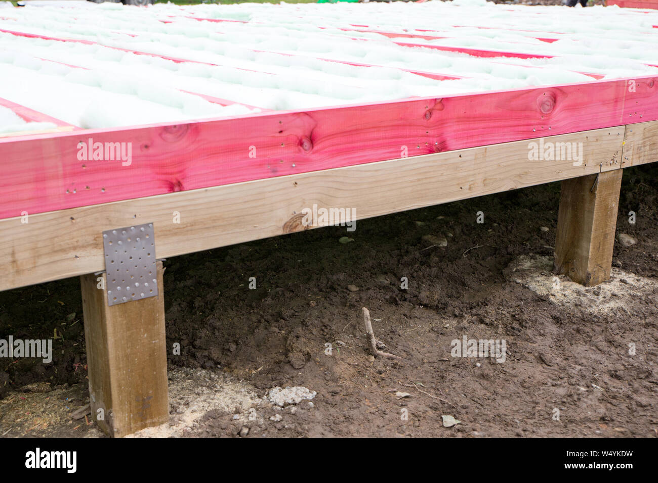 Una nuova casa telaio pianale è dotato di isolamento a pavimento su un sito di costruzione in Nuova Zelanda Foto Stock