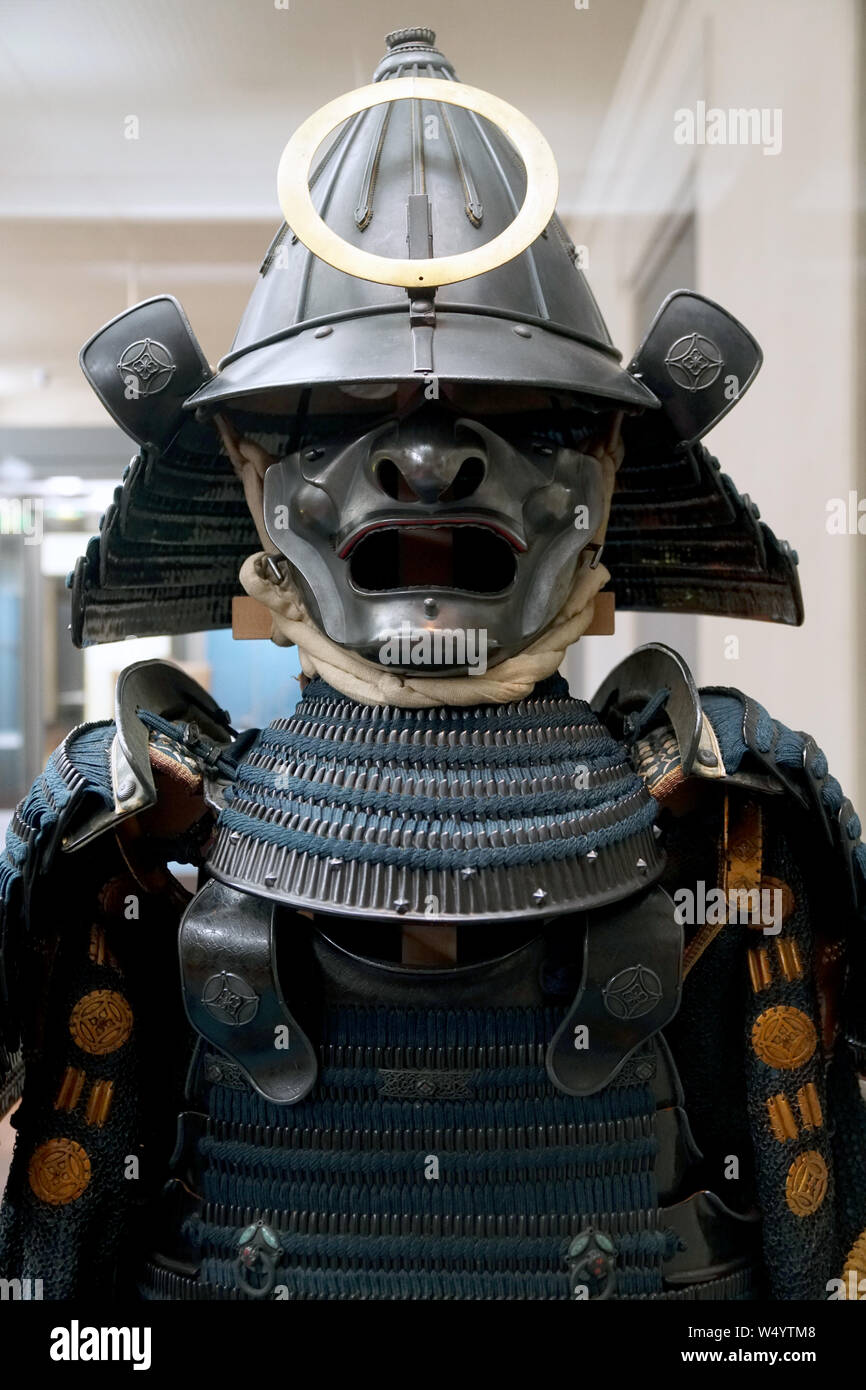 Tipo Gusoku armor, ha detto di aver appartenuto al maestro del tè e samurai signore Kobori Enshu, periodo Edo, XVII - XVIII secolo Foto Stock