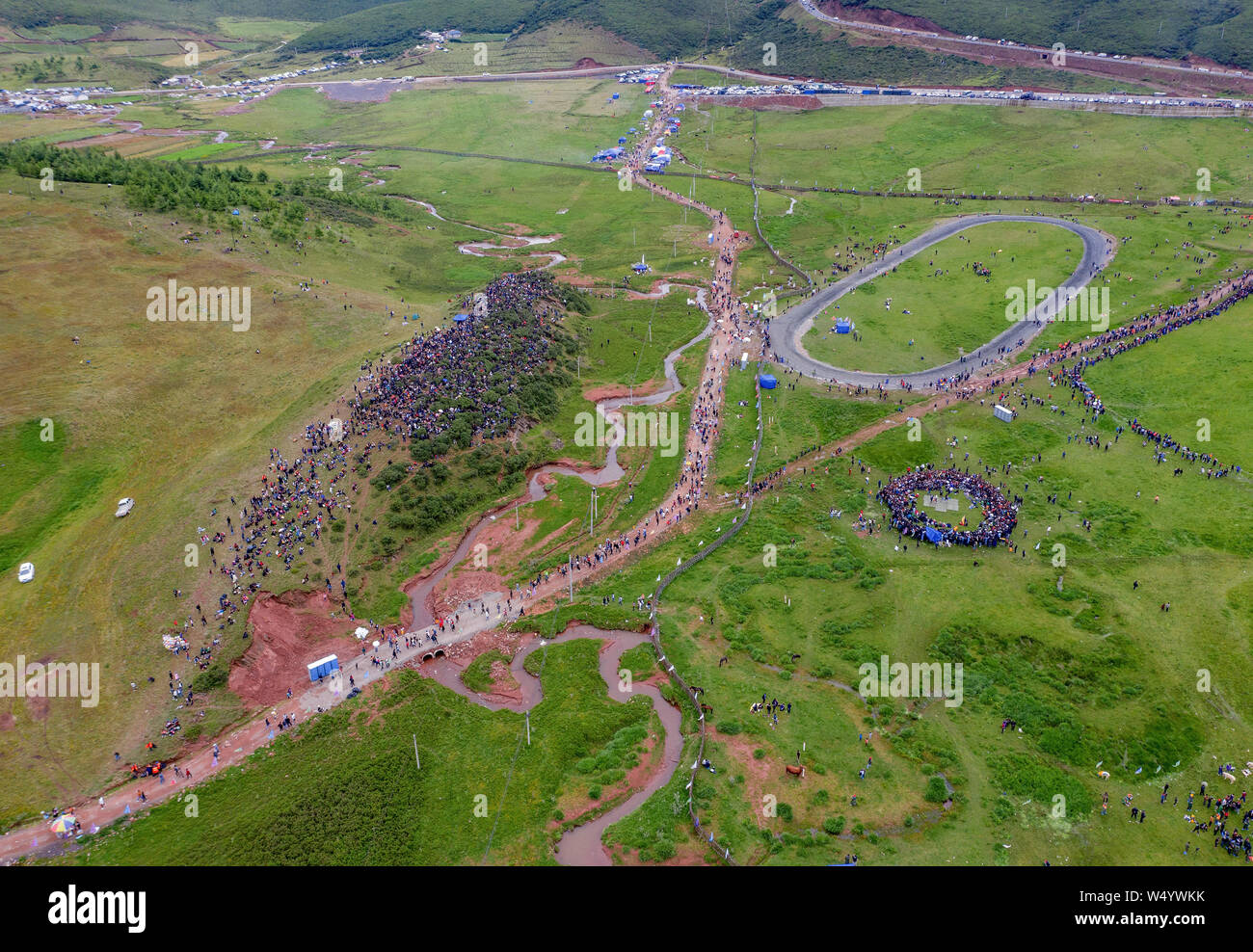 Liangshan, Cina. Xxv Luglio, 2019. Il Dai persone celebrano la tradizionale festa della torcia in Liangshan, Sichuan in Cina il 25 luglio, 2019.(foto di TPG/cnsphotos) Credito: TopPhoto/Alamy Live News Foto Stock