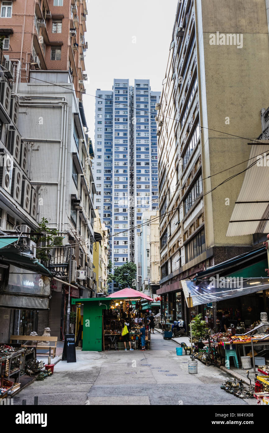 I negozi di antiquariato e il mercato delle pulci in alto Lascar Row, Sheung Wan, Hong Kong Foto Stock