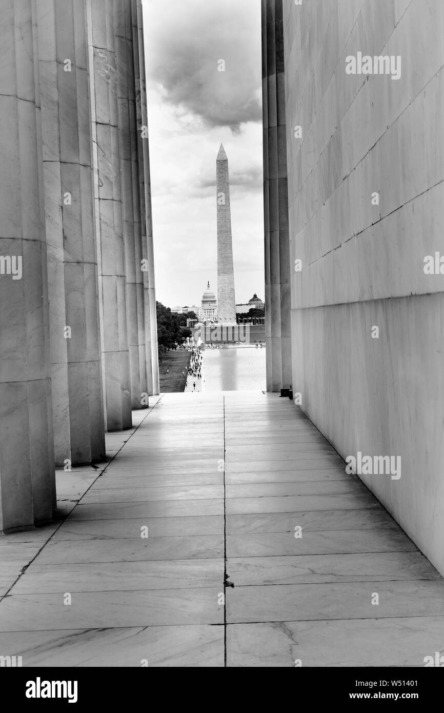 Cupola del Campidoglio il monumento a Washington dal Lincoln Memorial Washington DC. In bianco e nero Foto Stock