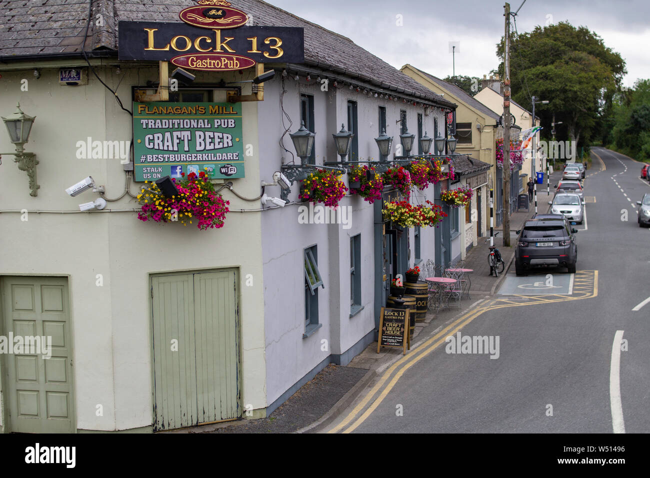Mulino Flanagans Gastro Pub sulle rive del XIII serratura del Canal Grande in Sallins, nella contea di Kildare, Irlanda. Foto Stock