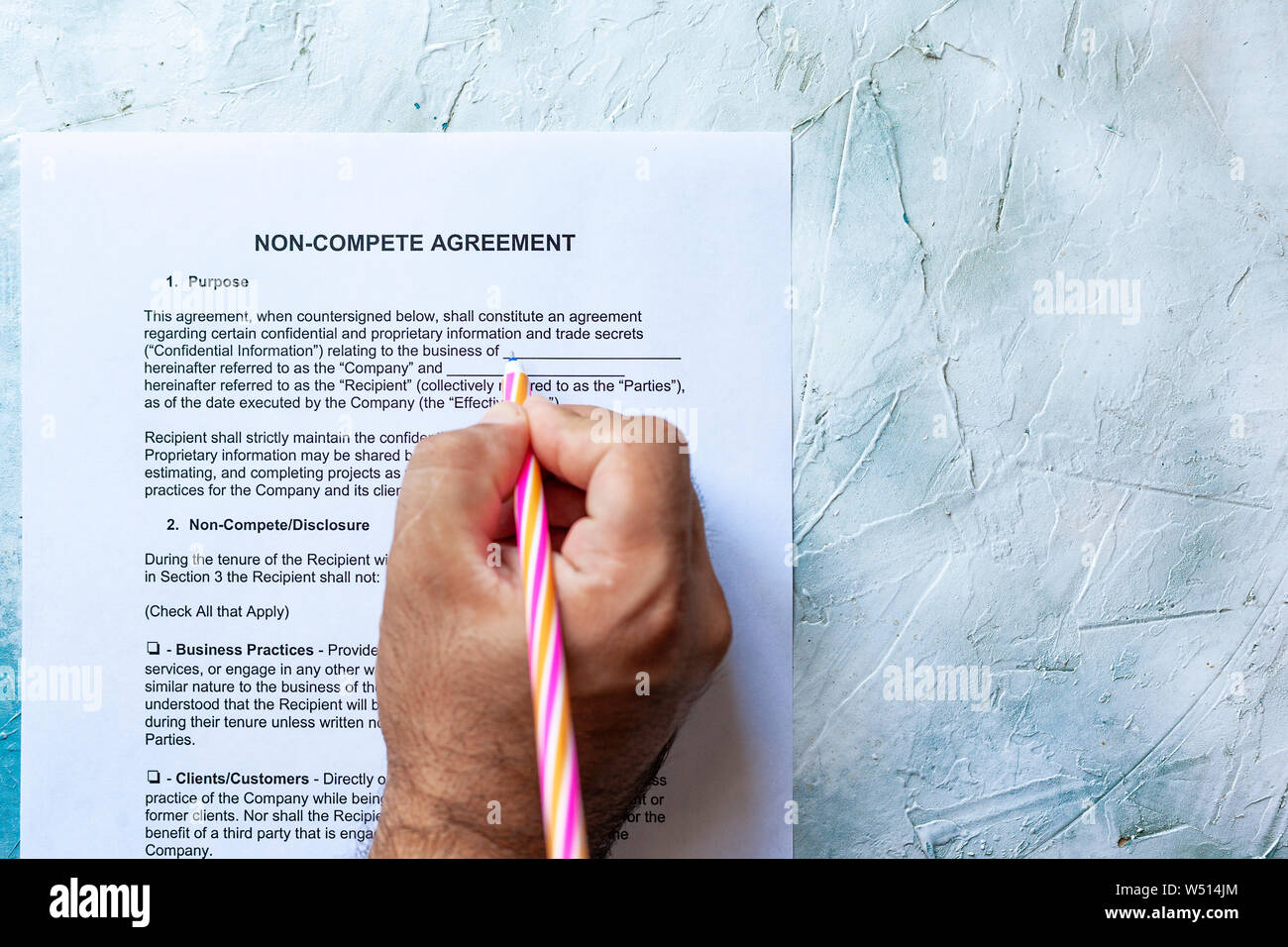 Persona Non-Compete riempimento sotto forma di accordo. Vista da sopra Foto Stock