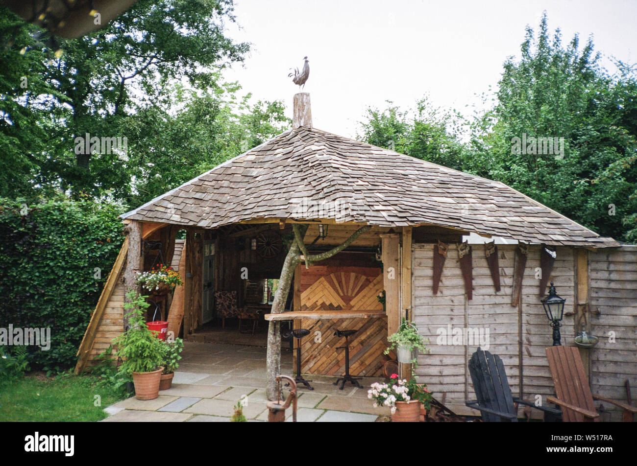 Il carro e il Wigwam vasca calda piccola casa vacanze Guest accommodation, Hattingley, Medstead, Alton, Hampshire, Inghilterra, Regno Unito. Foto Stock