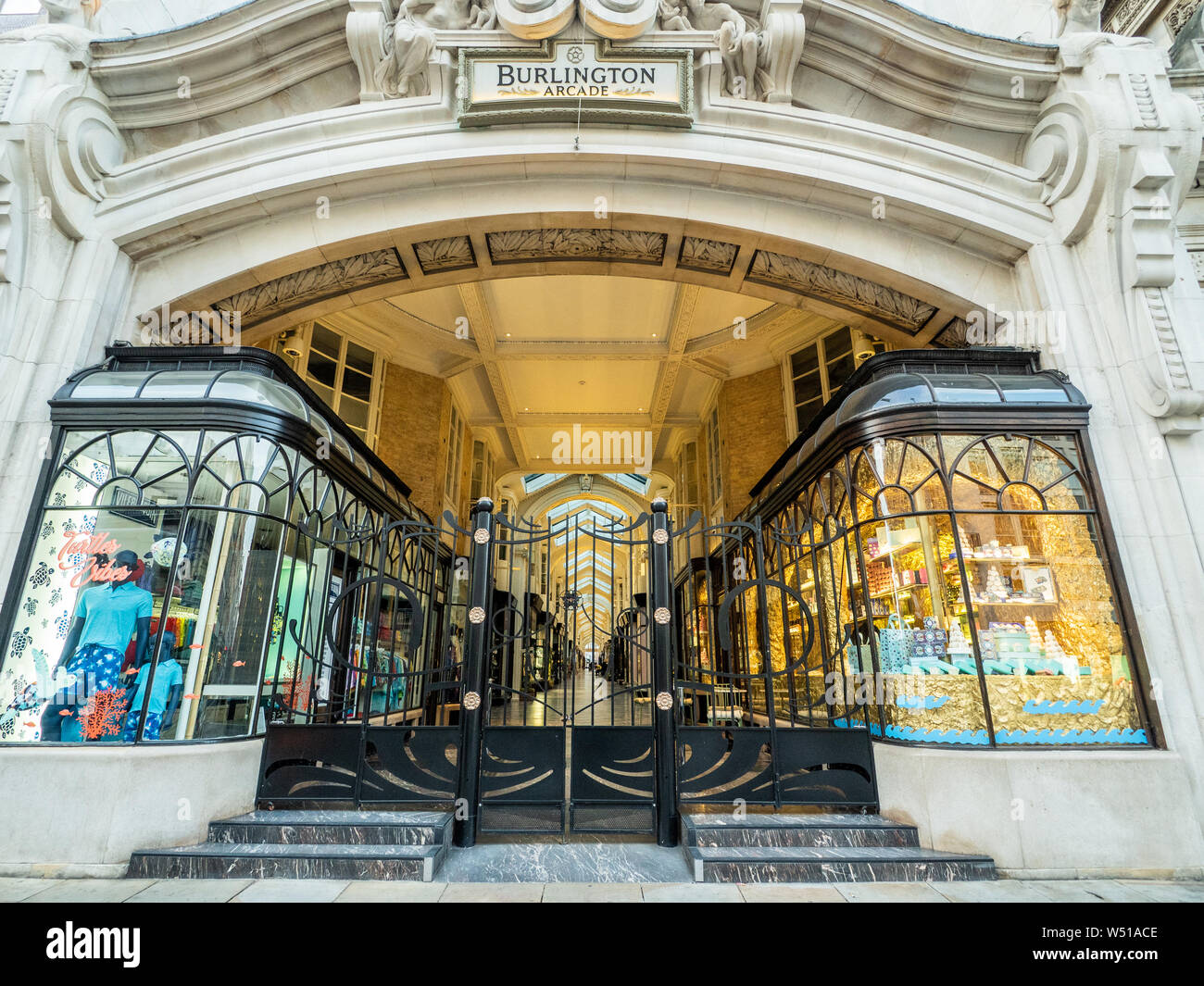 Centro commerciale Burlington Arcade vicino a Piccadilly, Londra. Foto Stock
