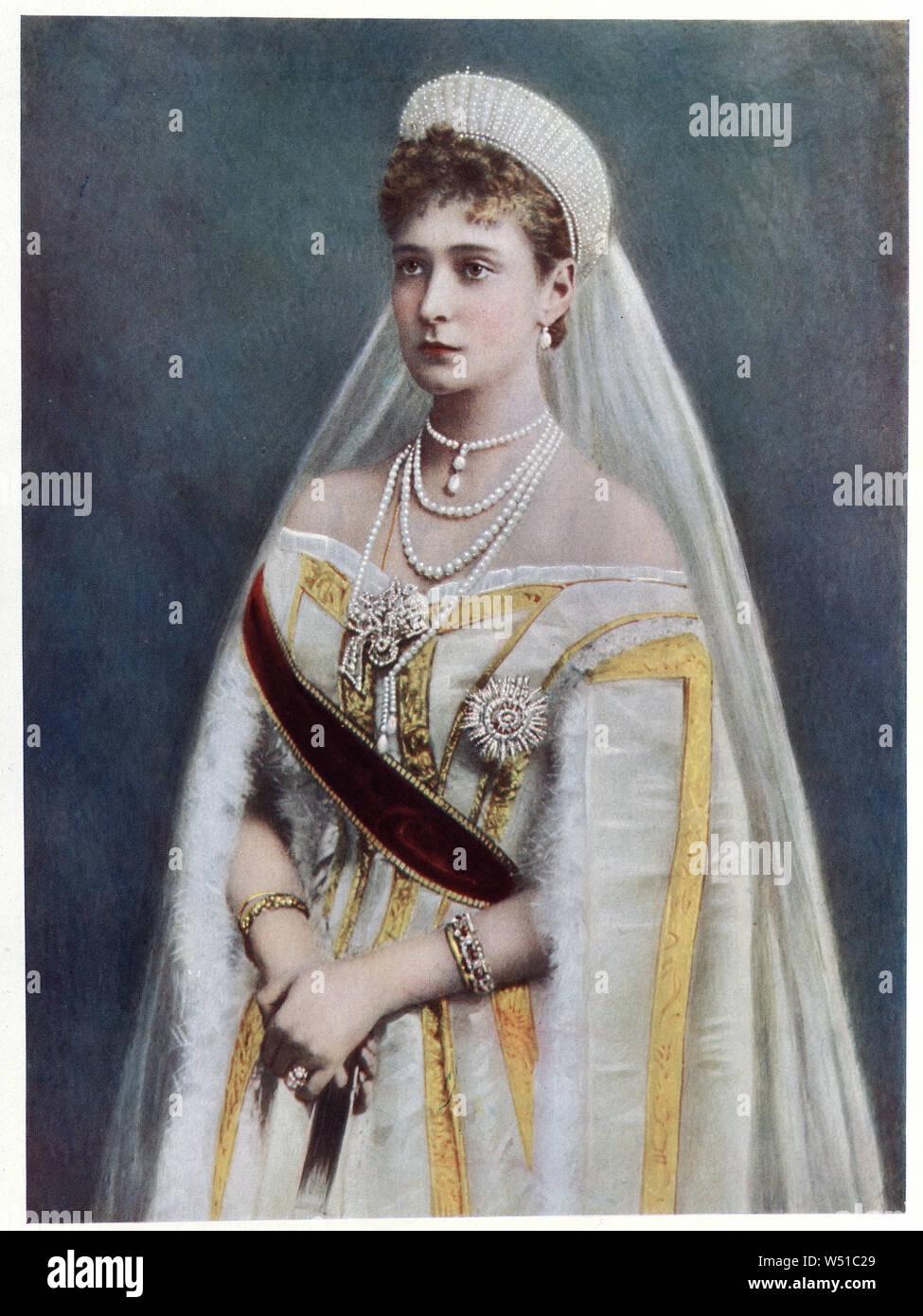Alexandra Feodorovna (6 giugno 1872 - 17 luglio 1918) era imperatrice di Russia in qualità di coniuge di Nicholas II (l'ultimo dominatore dell'impero russo) dal loro matrimonio il 26 novembre 1894 fino alla sua abdicazione forzata il 15 marzo 1917. Foto Stock