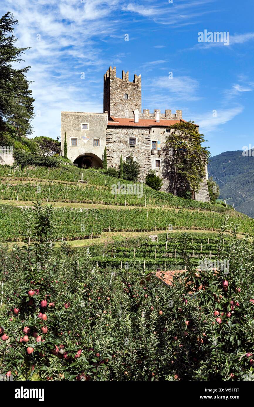 Castel Naturno sopra Naturno, XIII secolo la fortezza, romanica torre residenziale, Val Venosta, Alto Adige, Italia Foto Stock