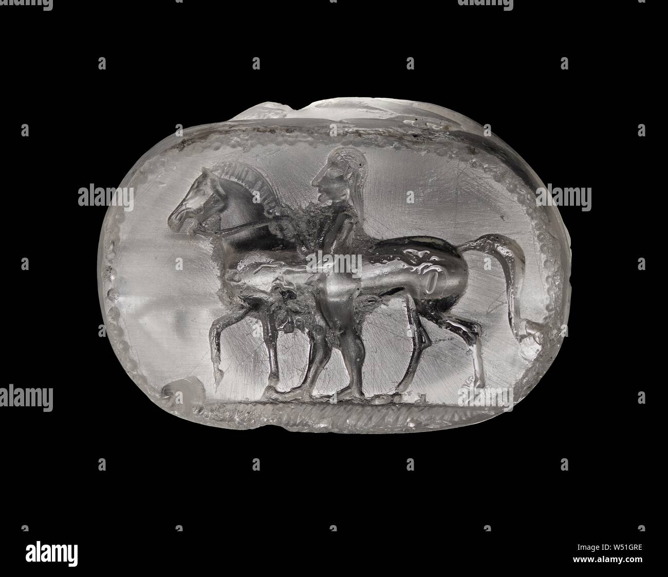 Gemma incisa con un leader della gioventù un cavallo, attribuito alla Sfinge e il Gruppo Giovanile I, Est Grecia, 525 - 500 A.C., cristallo di rocca, 1,4 × 1 × 0,8 cm (9/16 x 3/8 x 5/16 in Foto Stock