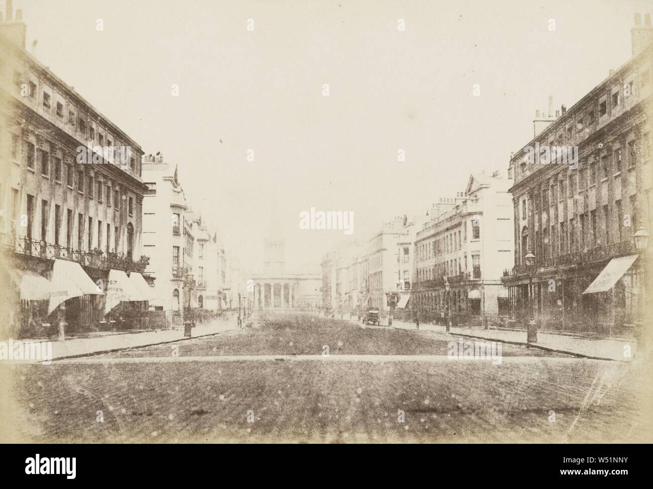 Ogni anima ha la Chiesa / Londra, Upper Regent Street e di tutte le anime Chiesa, Langham Place, William Henry Fox Talbot (inglese, 1800 - 1877), 1843, salata stampa carta, 14,1 × 20,6 cm (5 9/16 x 8 1/8 in Foto Stock