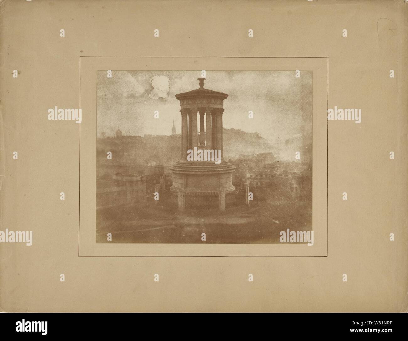 Calton Hill, Dugald Stewart monumento, Hill & Adamson (scozzese, attivo 1843 - 1848), 1843-1847, salata stampa di carta a partire da un negativo di carta, 21,4 × 26,8 cm (8 7/16 × 10 9/16 in Foto Stock