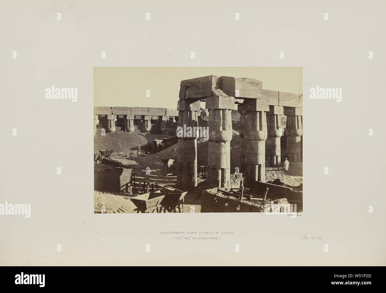 Governo negozi di mais a Luxor (il n. di scrittura), Francis Frith (inglese, 1822 - 1898), Luxor, Egitto, 1857, albume silver stampa, 16,5 × 23,3 cm (6 1/2 x 9 3/16 in Foto Stock