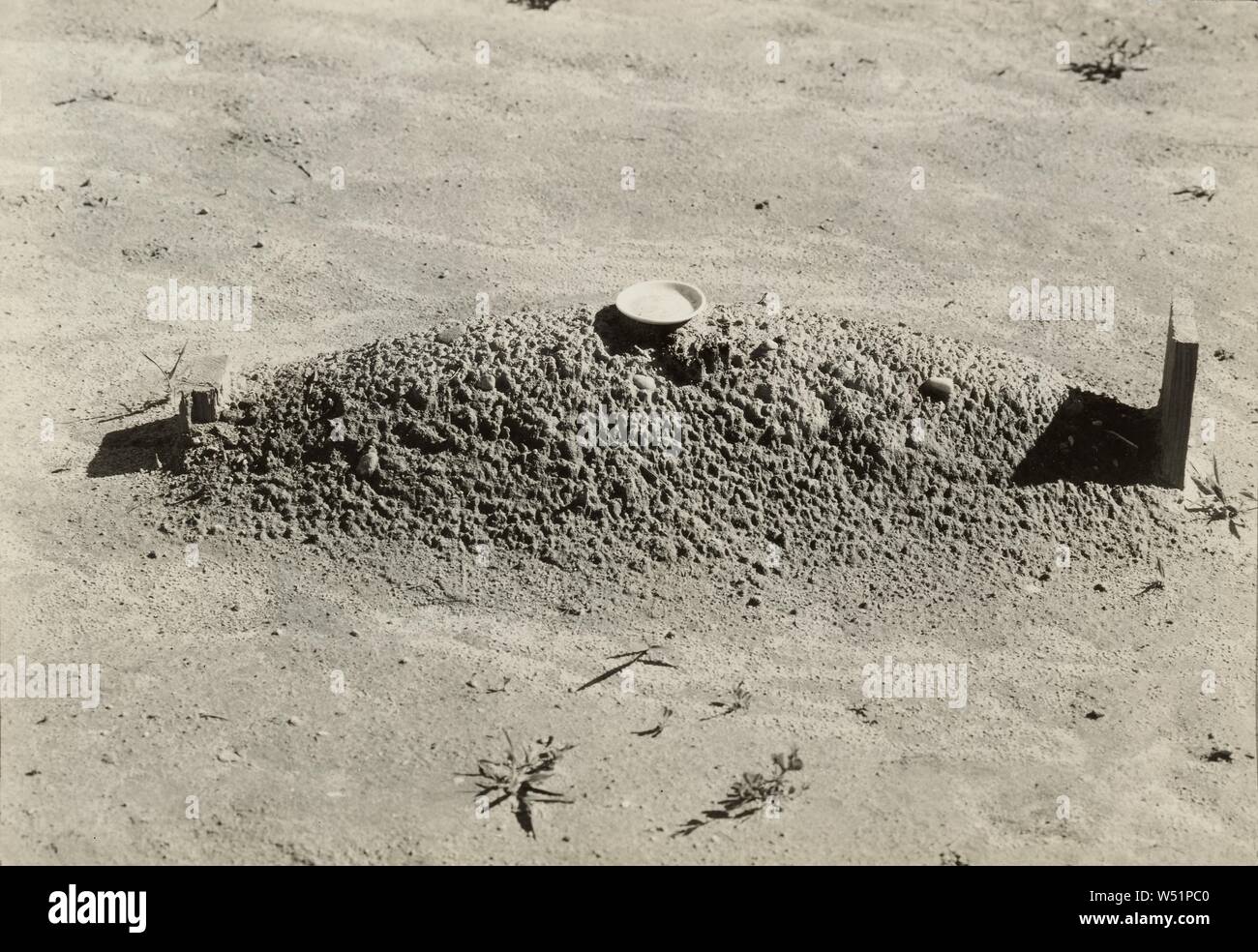 Un Battista Grave, Hale County, Alabama, Walker Evans (American, 1903 - 1975), 1936, gelatina silver stampa, 15,6 x 22,5 cm (6 1/8 x 8 7/8 in Foto Stock