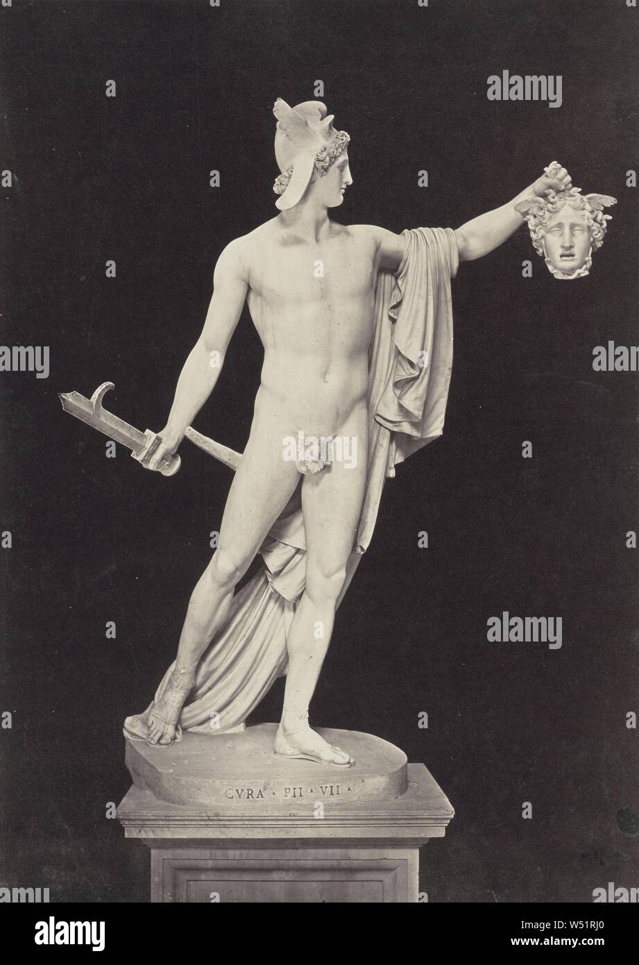 Perseo trionfante, sconosciuto, Roma, Italia, circa 1870 - 1890, albume silver stampa, 35,8 × 25,5 cm (14 1/8 × 10 1/16 in Foto Stock