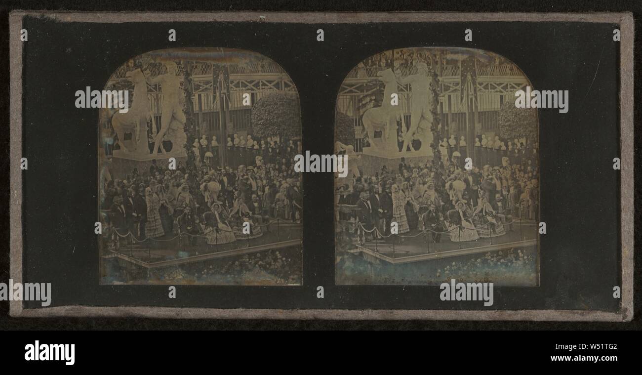 Grande cerimonia, Crystal Palace a Sydenham con la Regina Vittoria e il Principe Alberto per la visita di stato a Londra di Napoleone III e l'Imperatrice Eugénie, Philip H. Delamotte (British, 1820 - 1889), Londra, Inghilterra, 20 aprile 1855, Stereografia, daguerreotype Foto Stock
