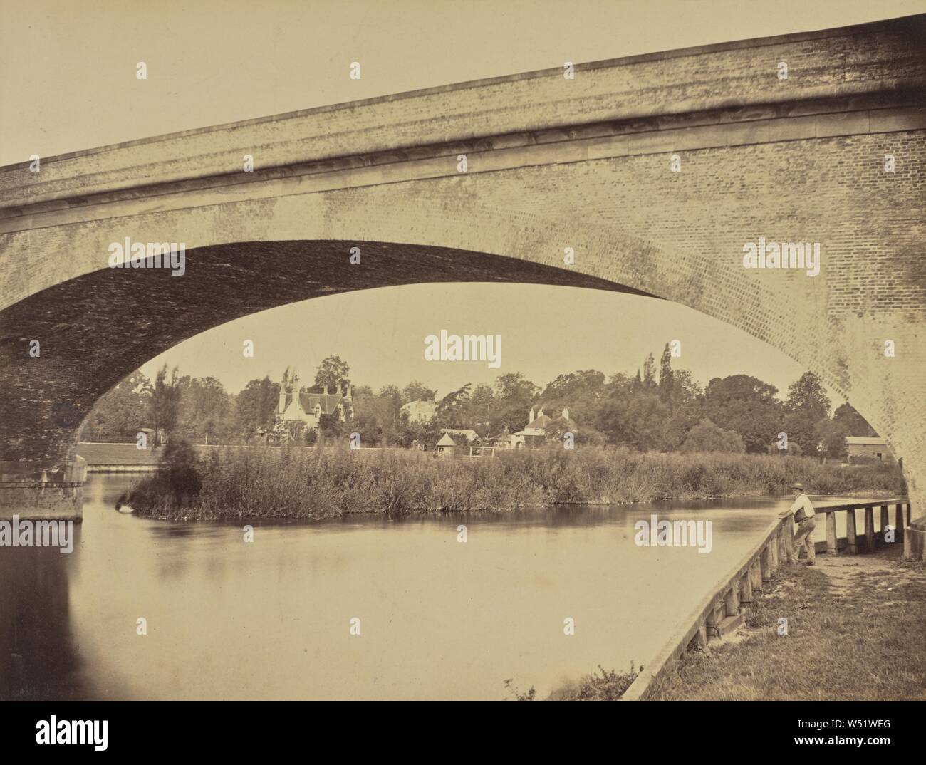 Arco del ponte a Maidenhead., attribuito a Vernon Heath (British, 1819 - 1895, attivo a Londra, Inghilterra), Maidenhead, Gran Bretagna, circa 1863, albume silver stampa, 21,9 x 28,7 cm (8 5/8 x 11 5/16 in Foto Stock
