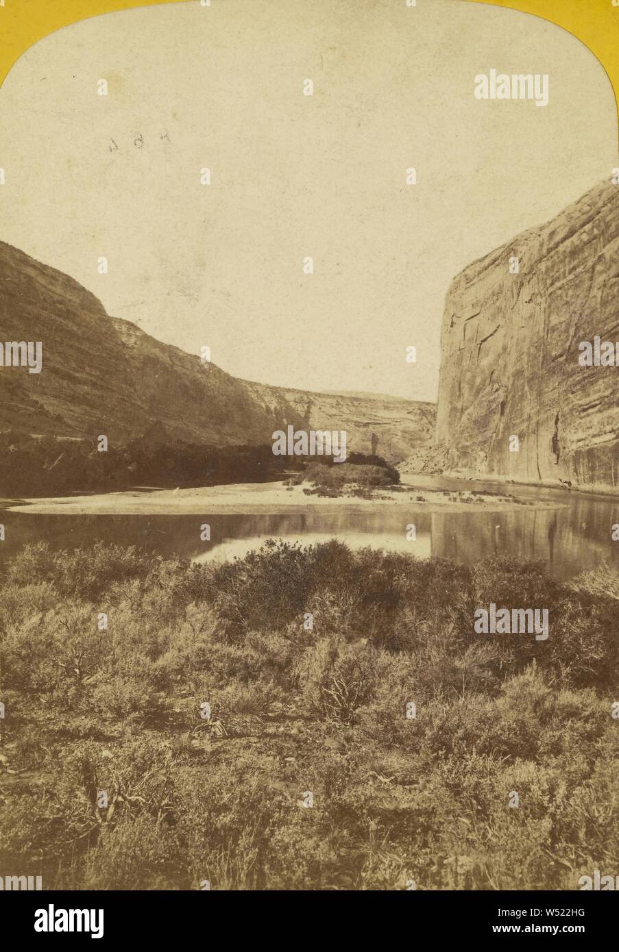 Echo Rock. A un miglio e mezzo a lungo e un migliaio di metri di altezza. Green River, Elias Olcott Beaman (American, attivo 1870s), circa 1871-1872, albume silver stampa Foto Stock