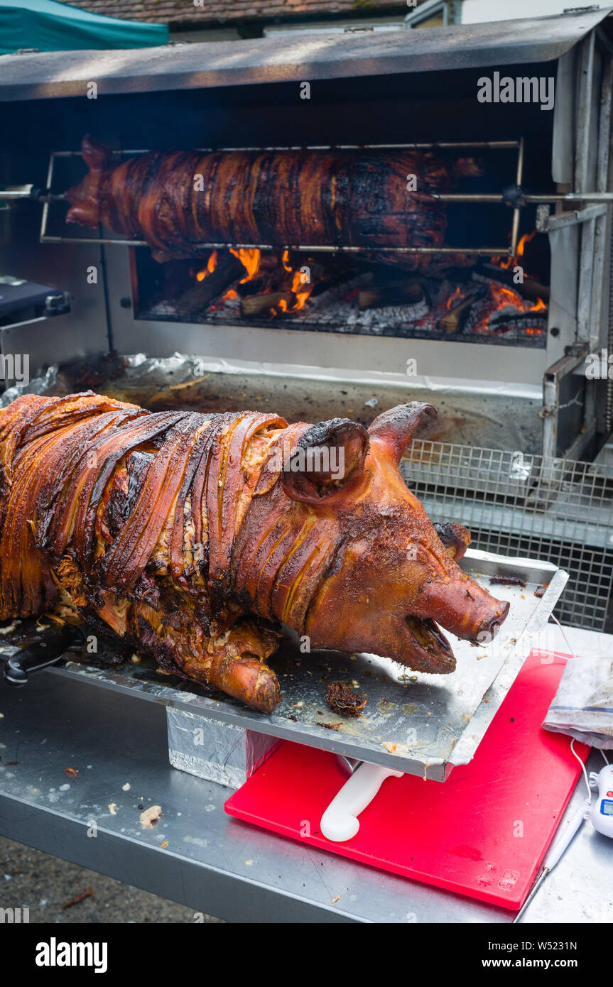 Un arrosto di maiale in un villaggio di fete in Berkshire Foto Stock