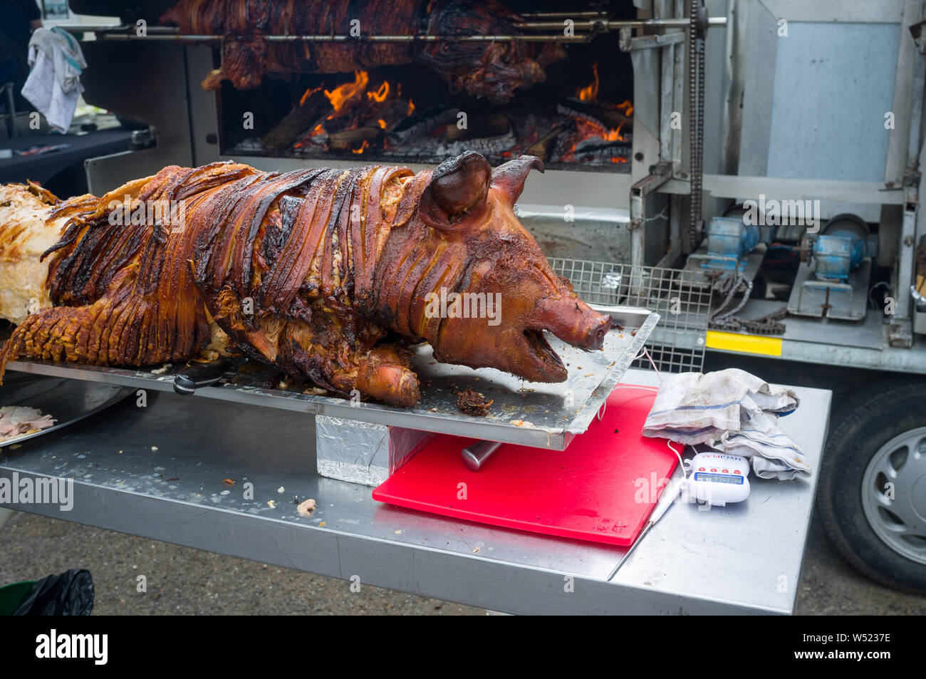 Un arrosto di maiale in un villaggio di fete in Berkshire Foto Stock