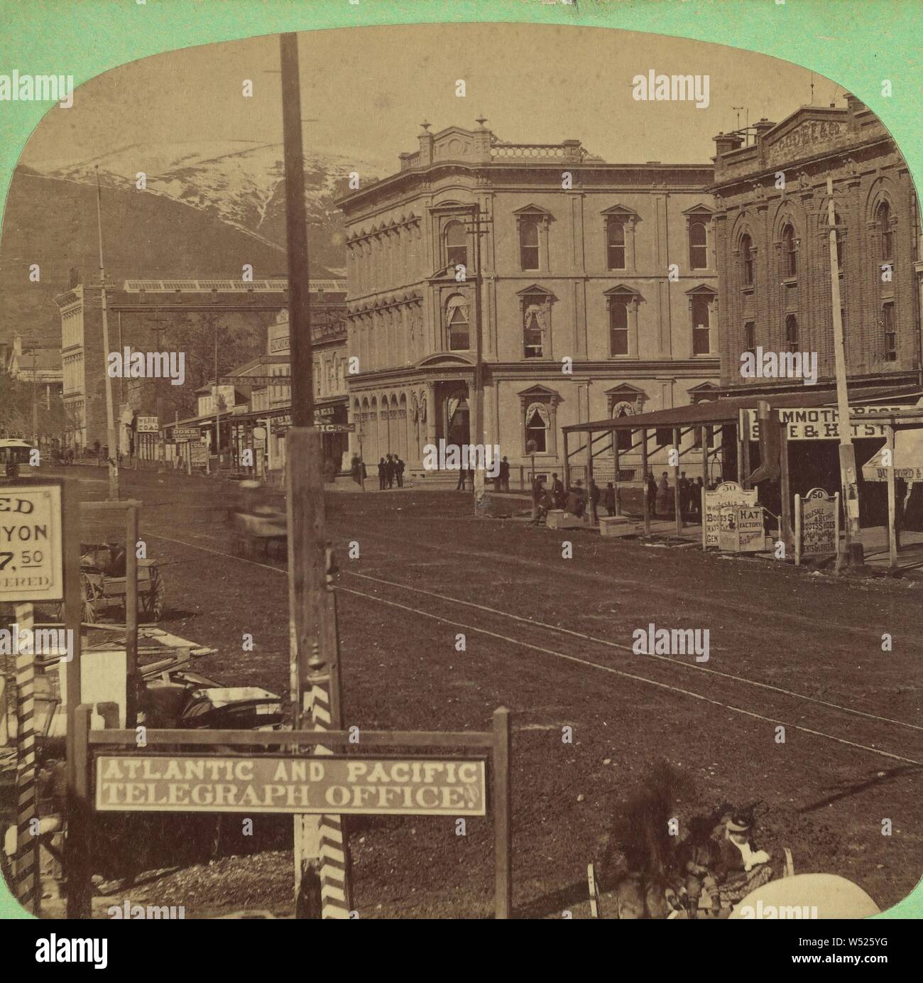 Oriente Temple Street, East Side, Salt Lake City., Charles William Carter (American, 1832 - 1918), circa 1863-1888, albume silver stampa Foto Stock