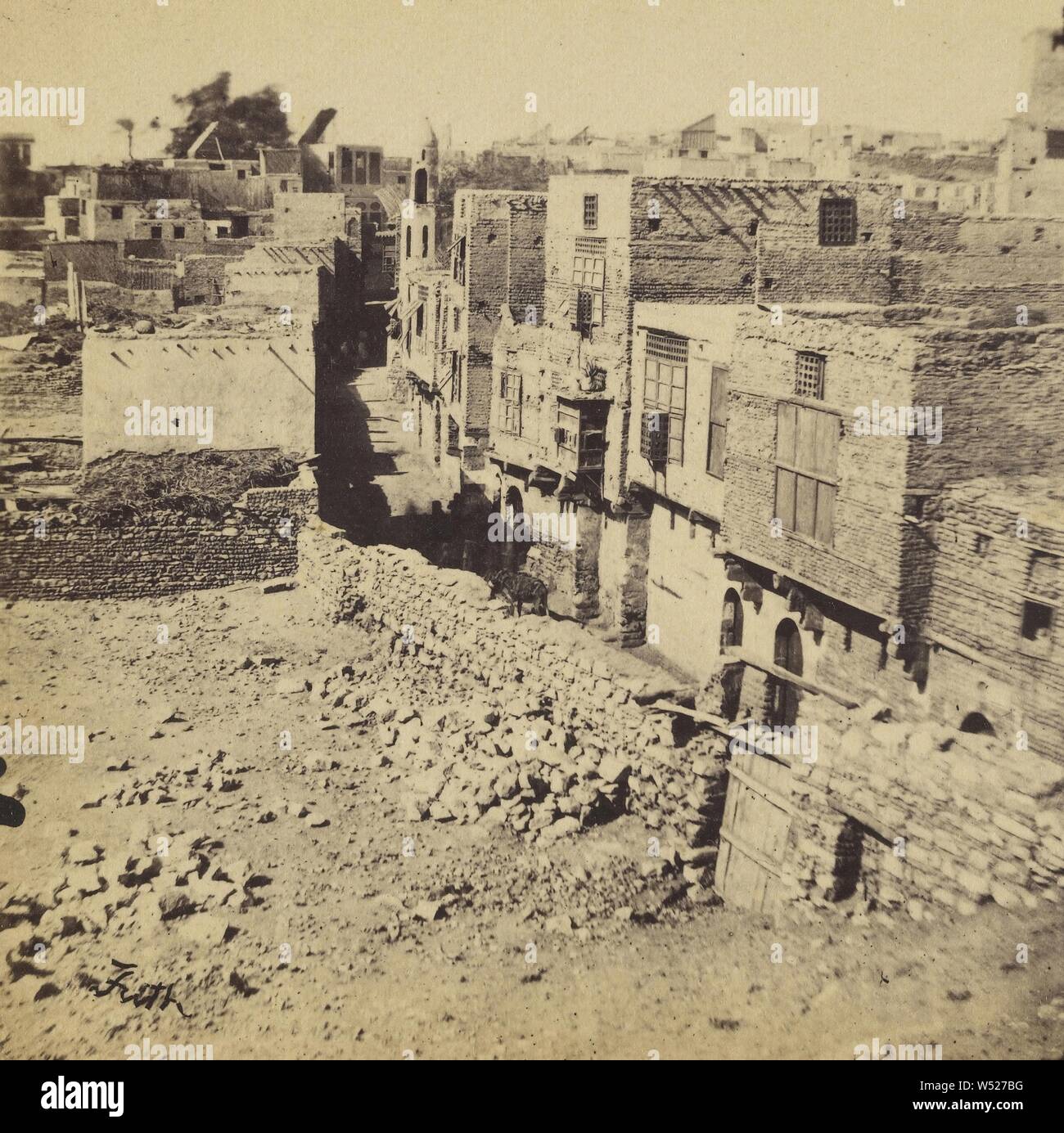 Area aperta con rocce, villaggio in background, Francis Frith (inglese, 1822 - 1898), 1856-1857, albume silver stampa Foto Stock