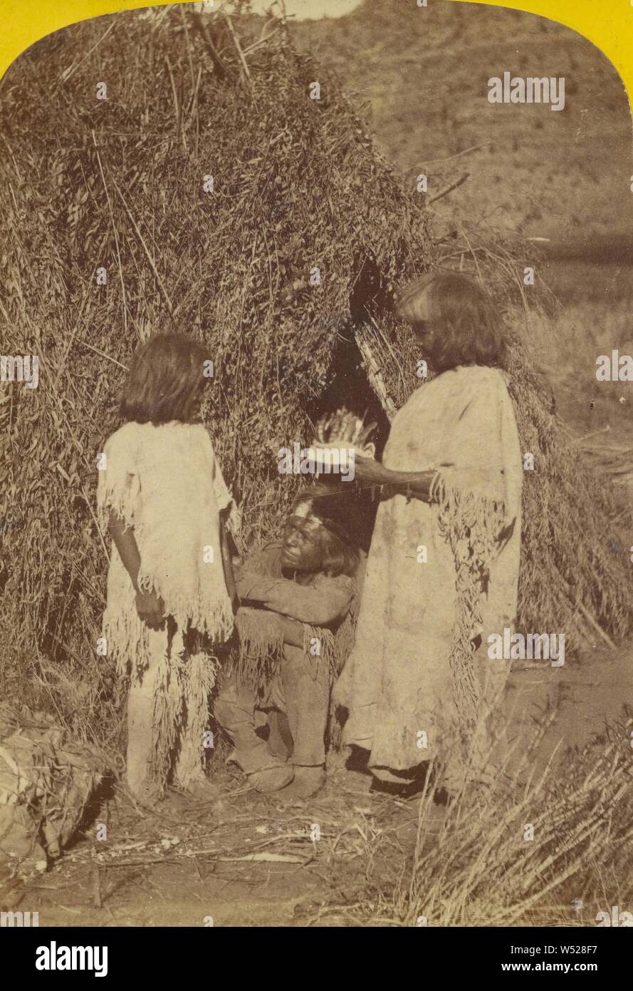 Fieri delle loro Grand-Son. Kai-Vav-la sua. Una tribù di Pai Utes, vivendo sulla Kai-bab Plateau, vicino al Grand Canon di Colorado, in Northern Arizona. John K. Hillers (American, 1843 - 1925), 1874, albume silver stampa Foto Stock