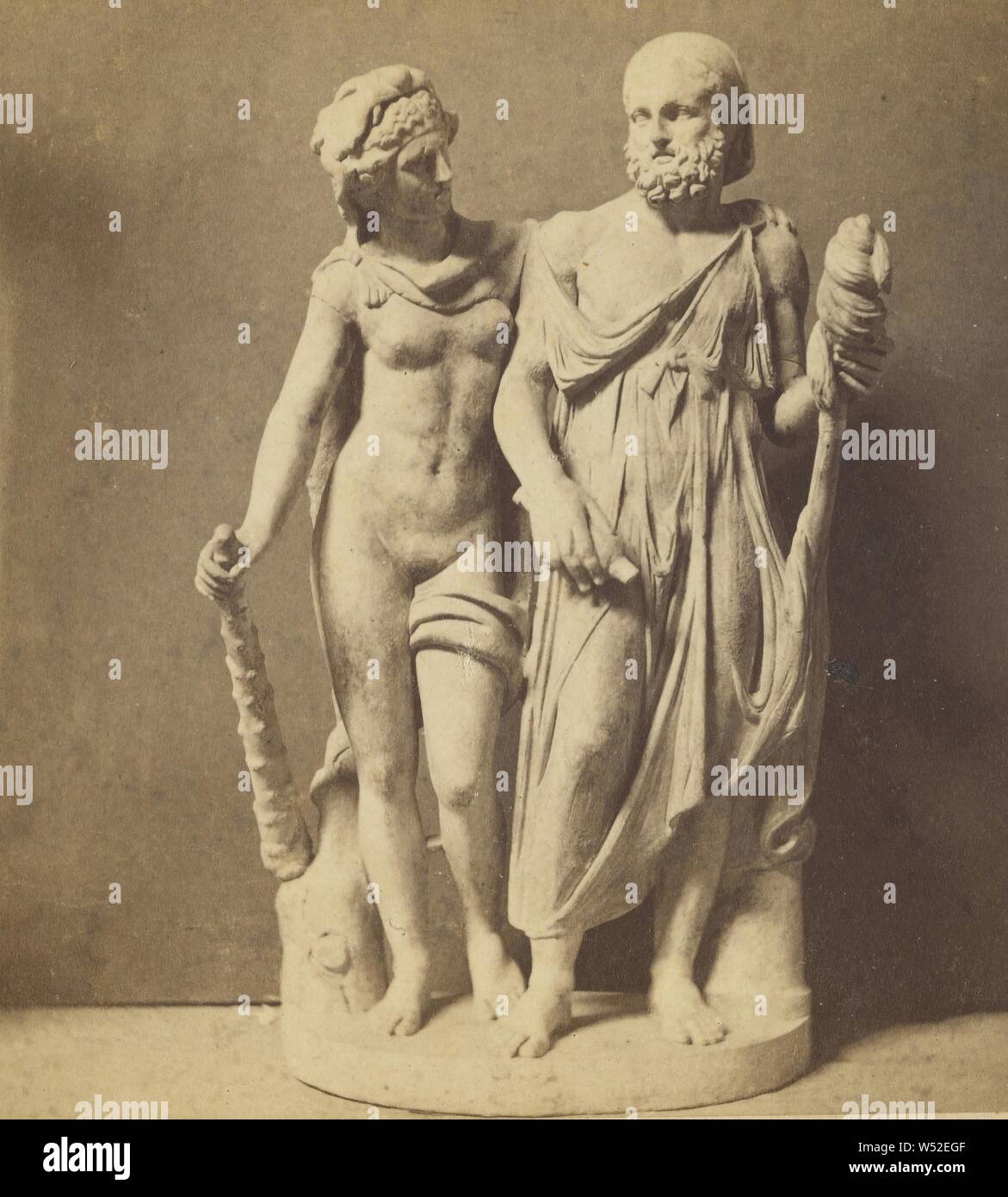 (--Illeg.) Museo Napoli scultura di una coppia mitologica, Sommer & Behles (italiano, 1867 - 1874), 1860-1872, albume silver stampa Foto Stock
