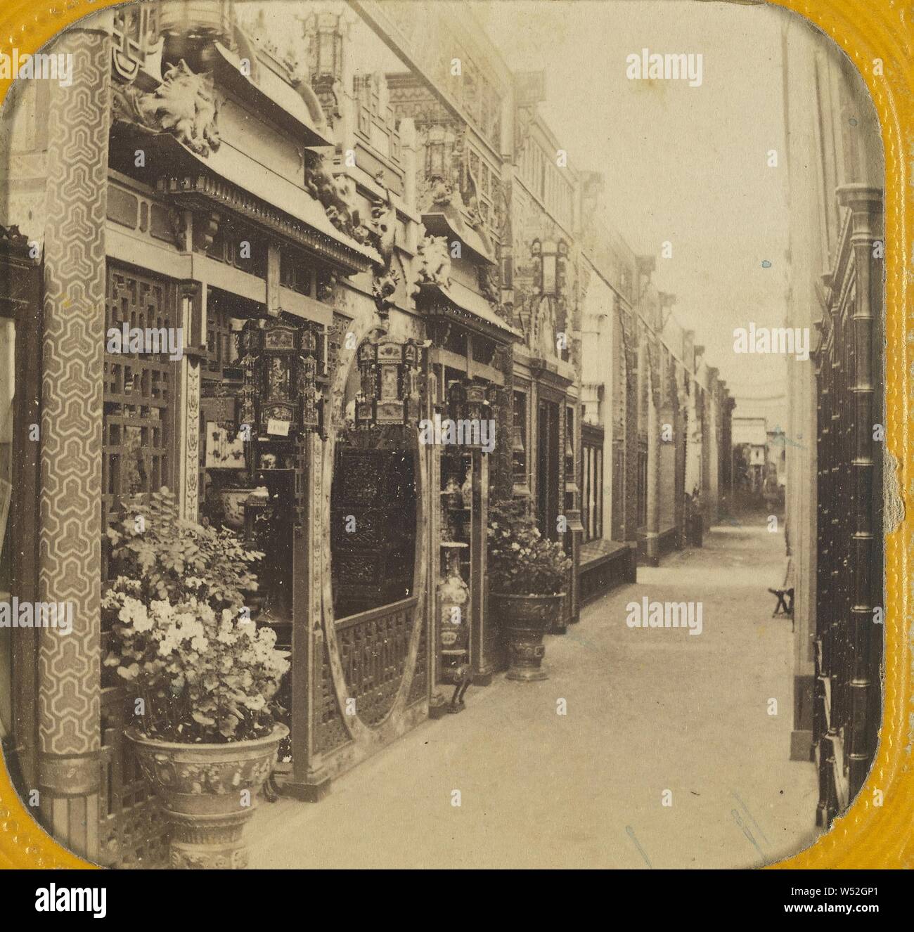 Angolo di visualizzazione di una fila di negozi, Sconosciuto maker, Francese, circa 1860, colorate a mano albume silver stampa Foto Stock