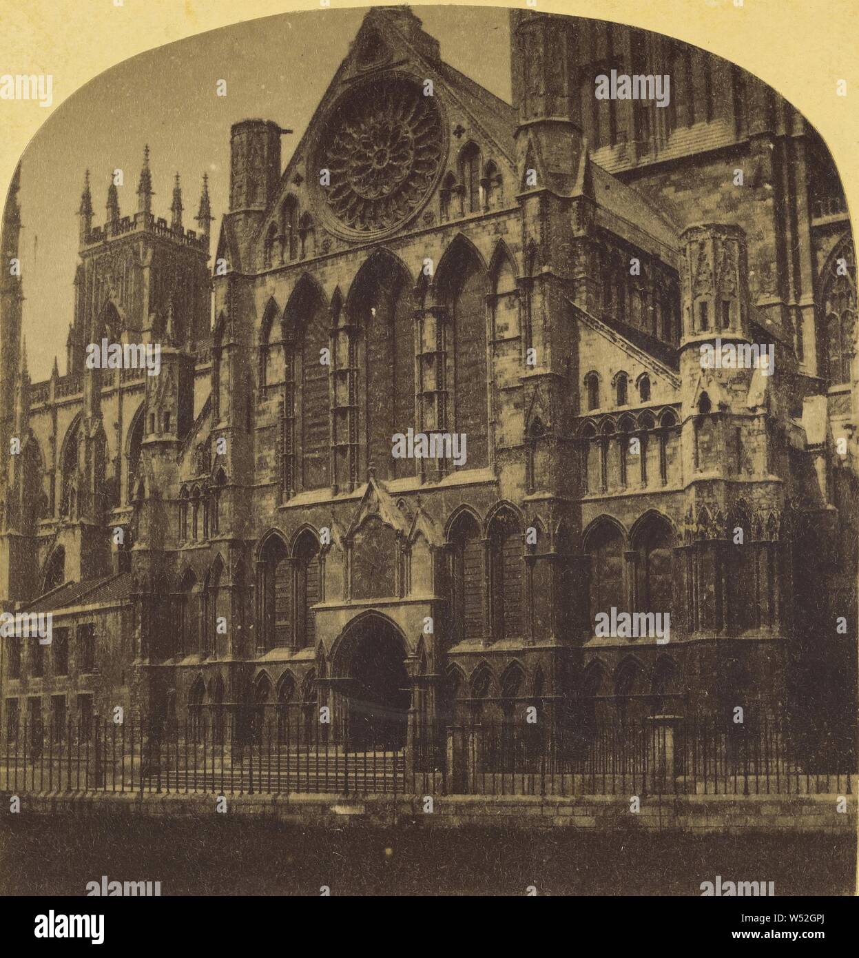 Cattedrale di York, transetto sud., William Woodward (British, attivo Nottingham, Inghilterra 1850 - 1860S), 1860-1865, albume silver stampa Foto Stock