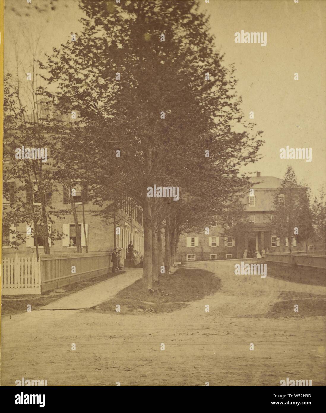 Il Linden Hall. Lititz, Pa., Robert N. Wolle (American, attivo 1870s, 1870s, albume silver stampa Foto Stock