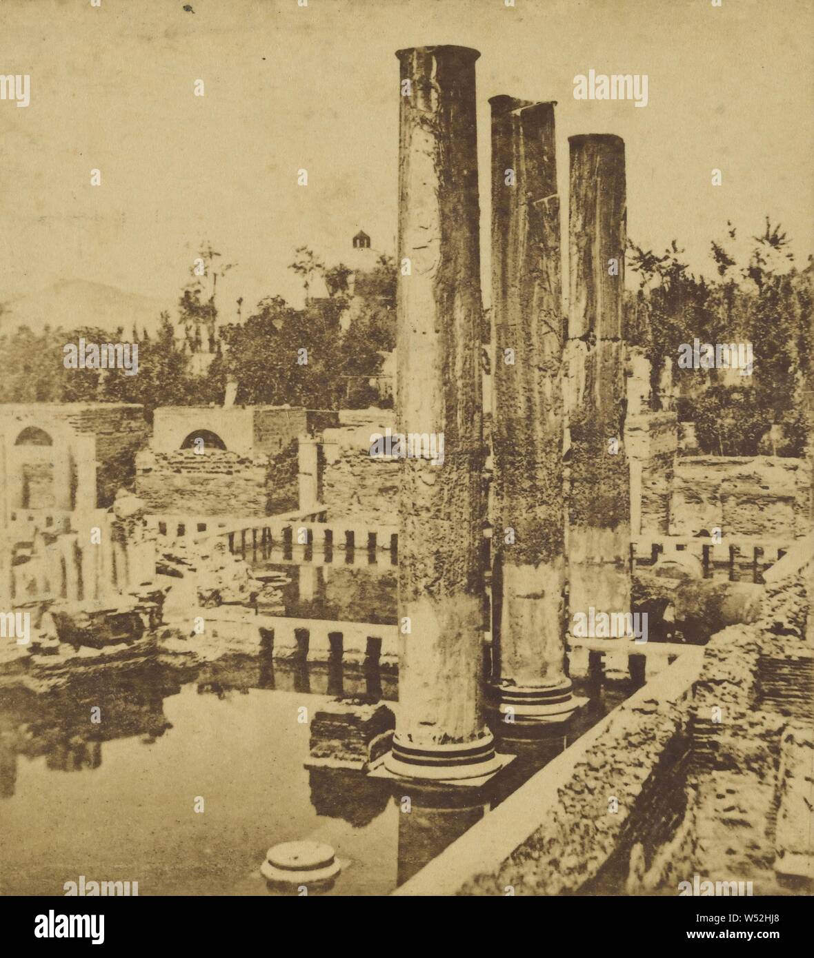 I restanti tre colonne all'interno di rovine, sconosciuto, circa 1860, albume silver stampa Foto Stock