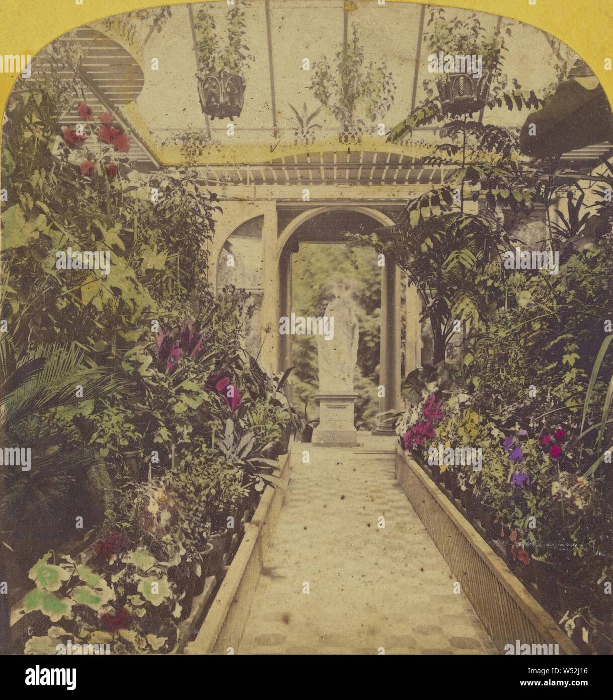 Serra con la scultura a ingresso, sconosciuto, circa 1865, colorate a mano albume silver stampa Foto Stock