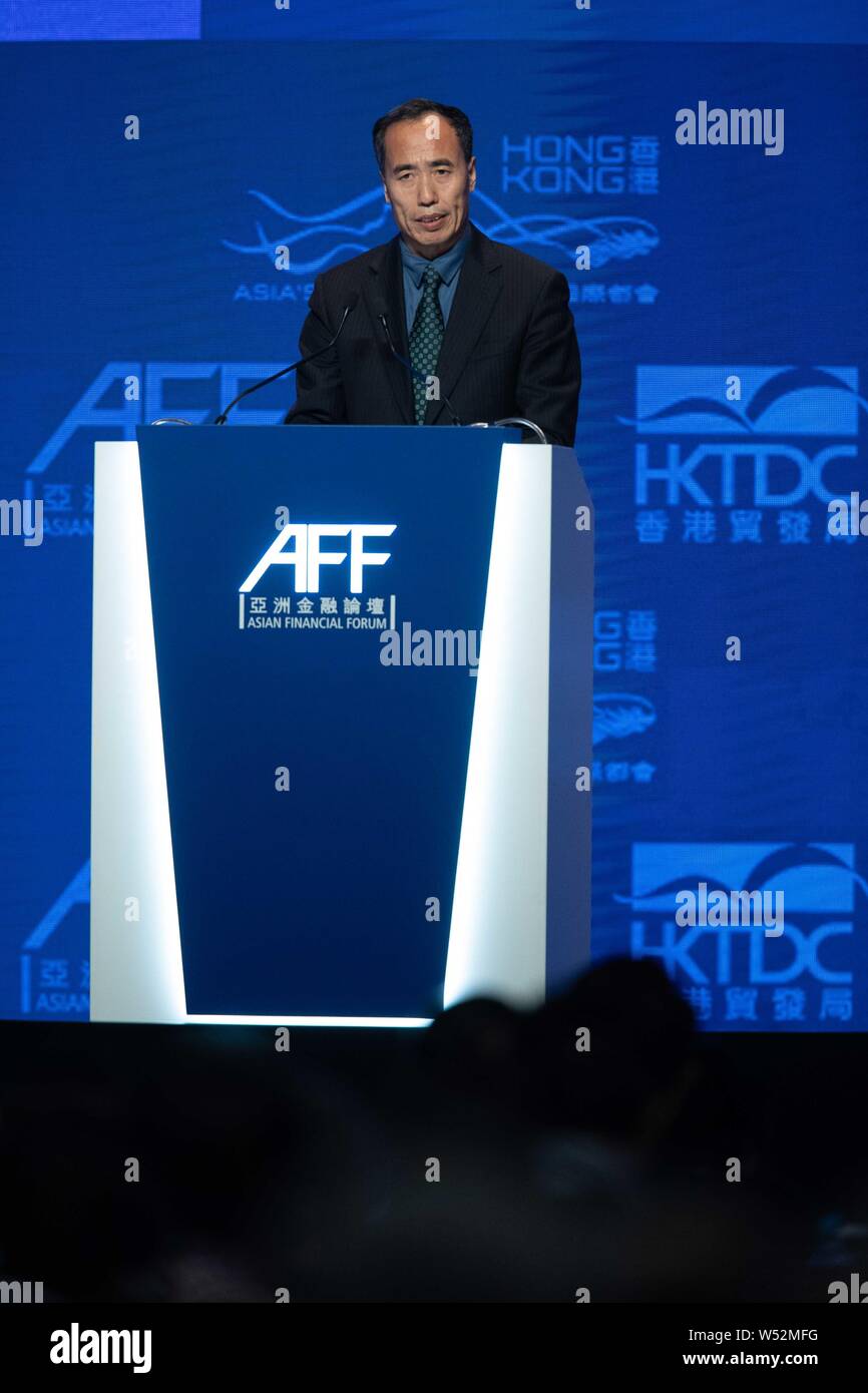 Wang Zhaoxing, Vice Presidente della China Banking Regulatory Commission (CBRC) offre un discorso durante il dodicesimo Asian Forum finanziario (AFF) 2019 in Foto Stock