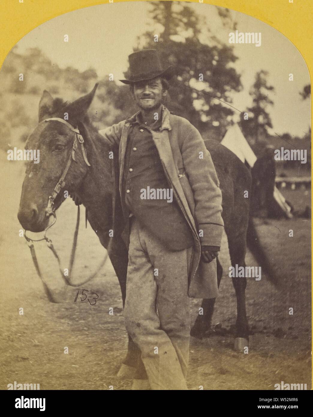 Fred. W. Loring, nella sua campagna di costume, con il suo mulo male Merodach. Prese circa 40 ore prima che egli è stato brutalmente assassinato..., Timothy H. O'Sullivan (American, circa 1840 - 1882), 1871, albume silver stampa Foto Stock