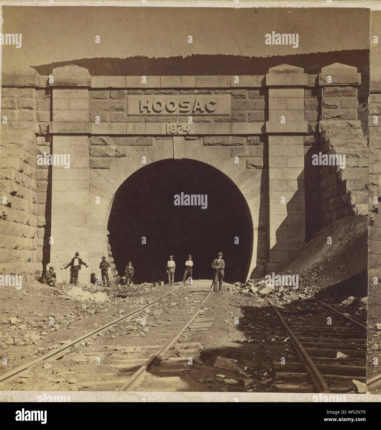 Vista di Hoosac Tunnel., William P. Hurd (American, attivo 1860 - 1870S), circa 1874, albume silver stampa Foto Stock