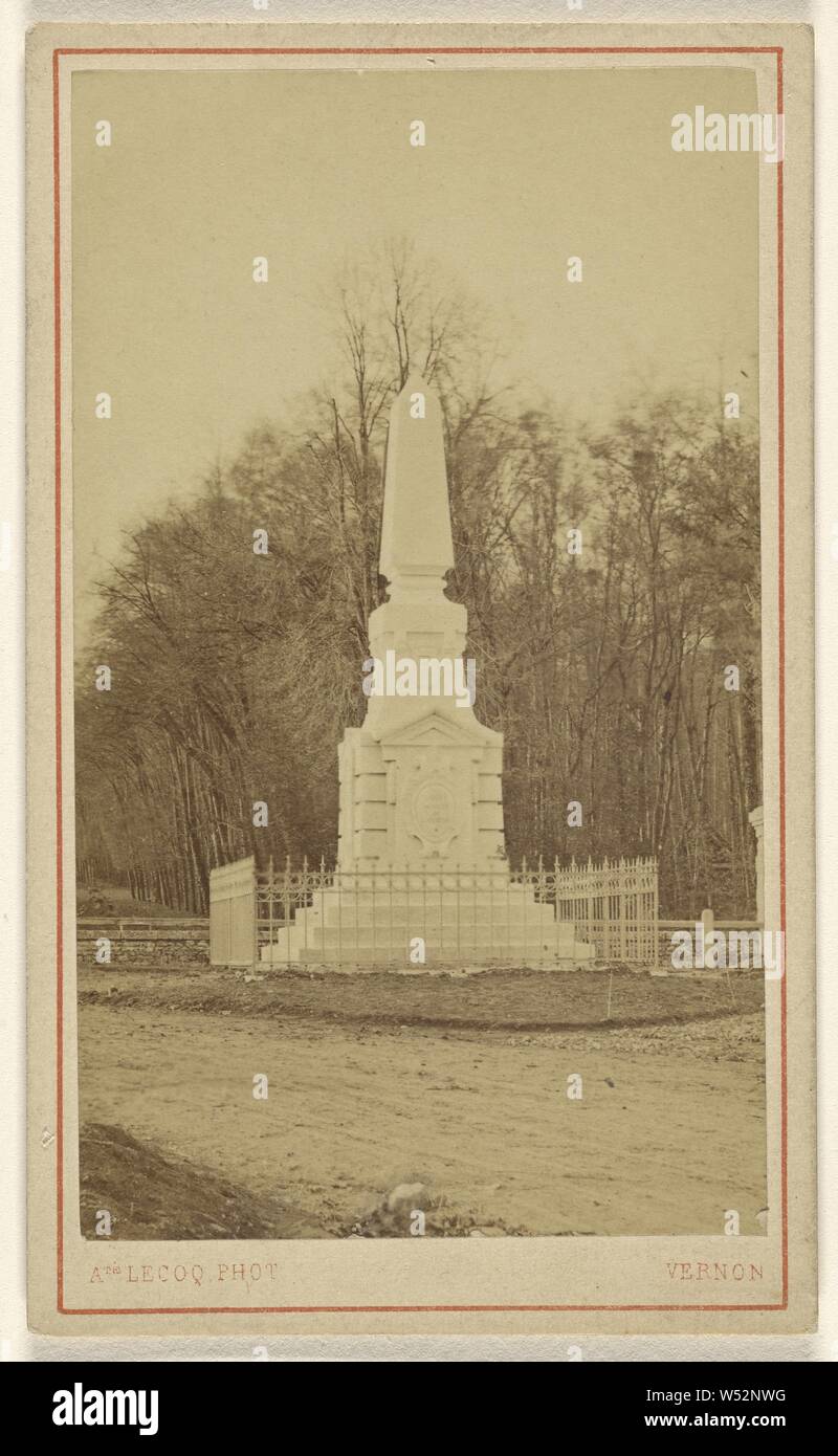Monumento a Vernon, Francia, Ate. Lecoq (francese, attivo Vernon, Francia 1860), circa 1865, albume silver stampa Foto Stock