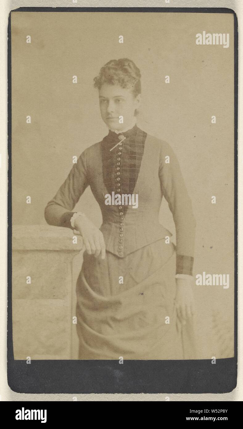 Anna Turner moglie di Alberto Turner di stivare Creek N.J., W.E. Servizio (American, attivo Bridgetown, New Jersey 1870s), 1870-1875, albume silver stampa Foto Stock