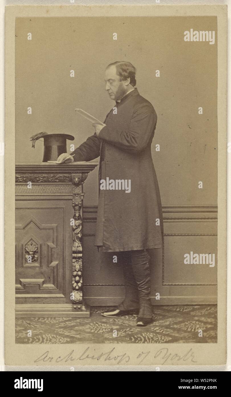 Arcivescovo di York Reverand William Thomson, S.E. Poulton (British, 1857 - 1889, attivo a Londra e a Chatsworth, Inghilterra), 9 ottobre 1865, albume silver stampa Foto Stock