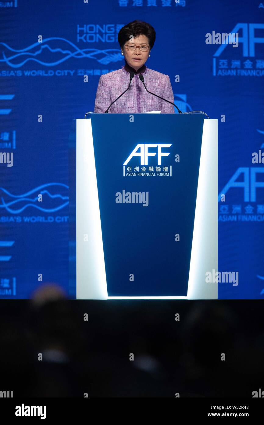 Hong Kong Chief Executive Carrie Lam Cheng Yuet-ngor offre un discorso durante il dodicesimo Asian Forum finanziario (AFF) 2019 a Hong Kong, Cina, 14 Januar Foto Stock