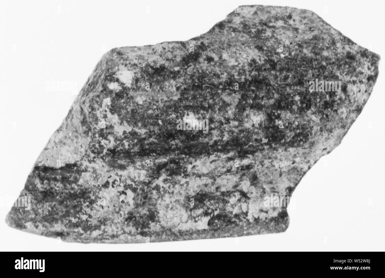 Impasto frammento di RIM, sconosciuto, Etruria, n.d., terracotta, 4,7 × 3,9 × 1,9 cm (1 7/8 × 1 × 9/16 3/4 in Foto Stock