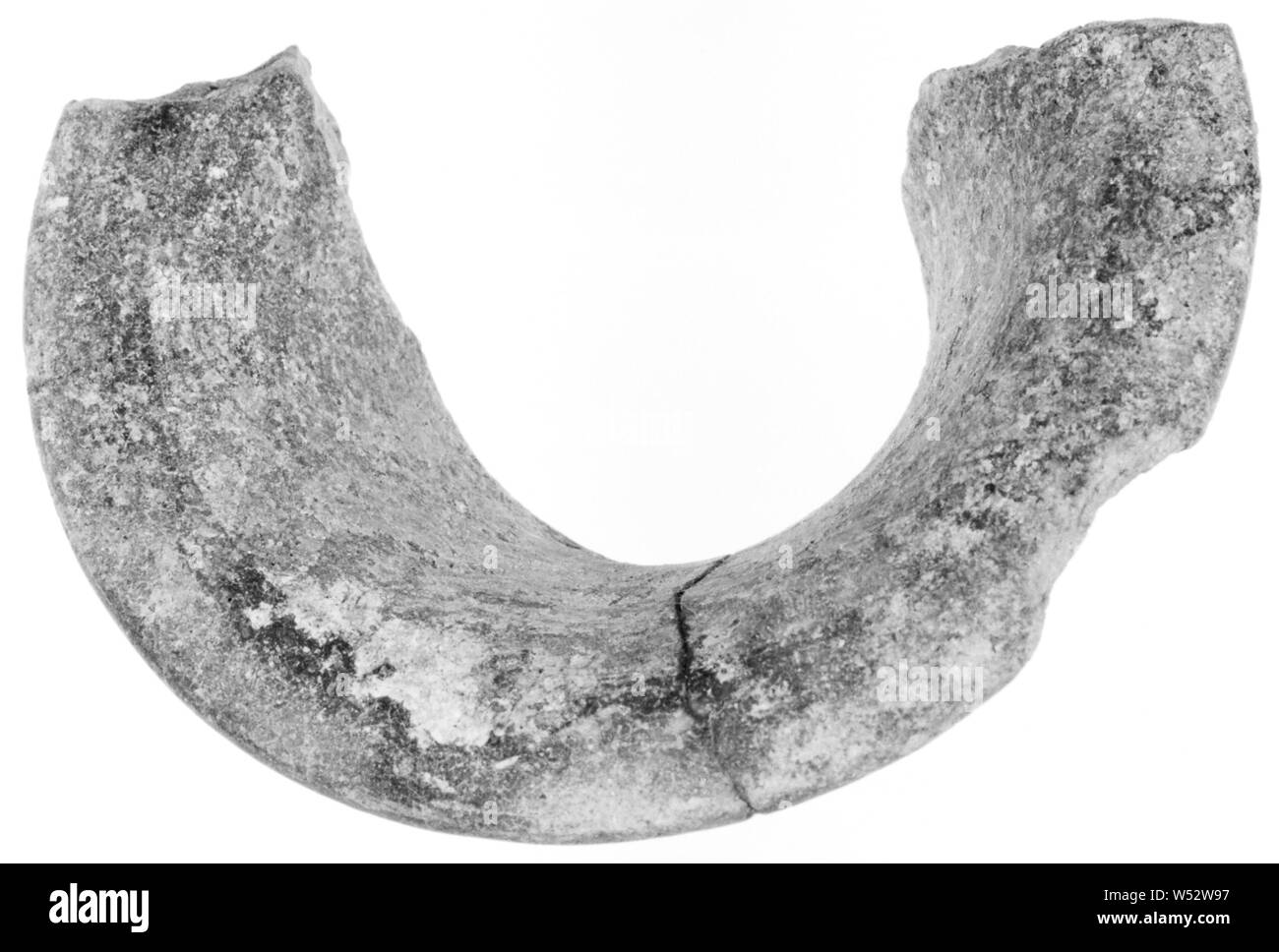 Impasto Frammento del piede, sconosciuto, Etruria, n.d., terracotta, 8,1 × 5,6 × 2,7 cm (3 3/16 x 2 3/16 x 1 1/16 in Foto Stock