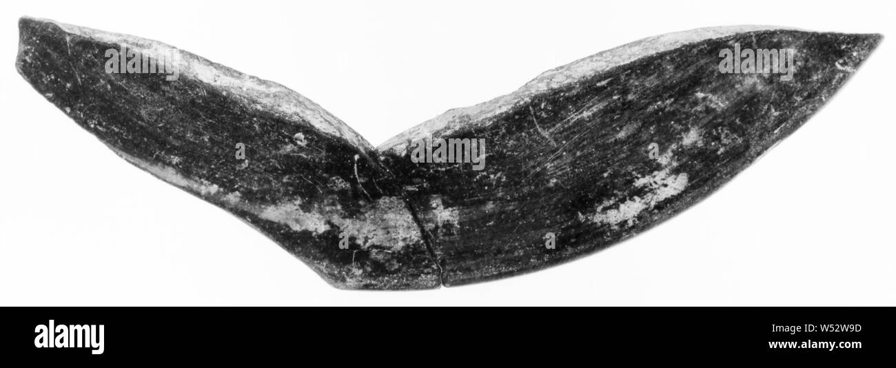 Frammento di bucchero (composta di due frammenti uniti), sconosciuto, Etruria, n.d., terracotta, 9,1 × 2 cm (3 9/16 x 13/16 in Foto Stock