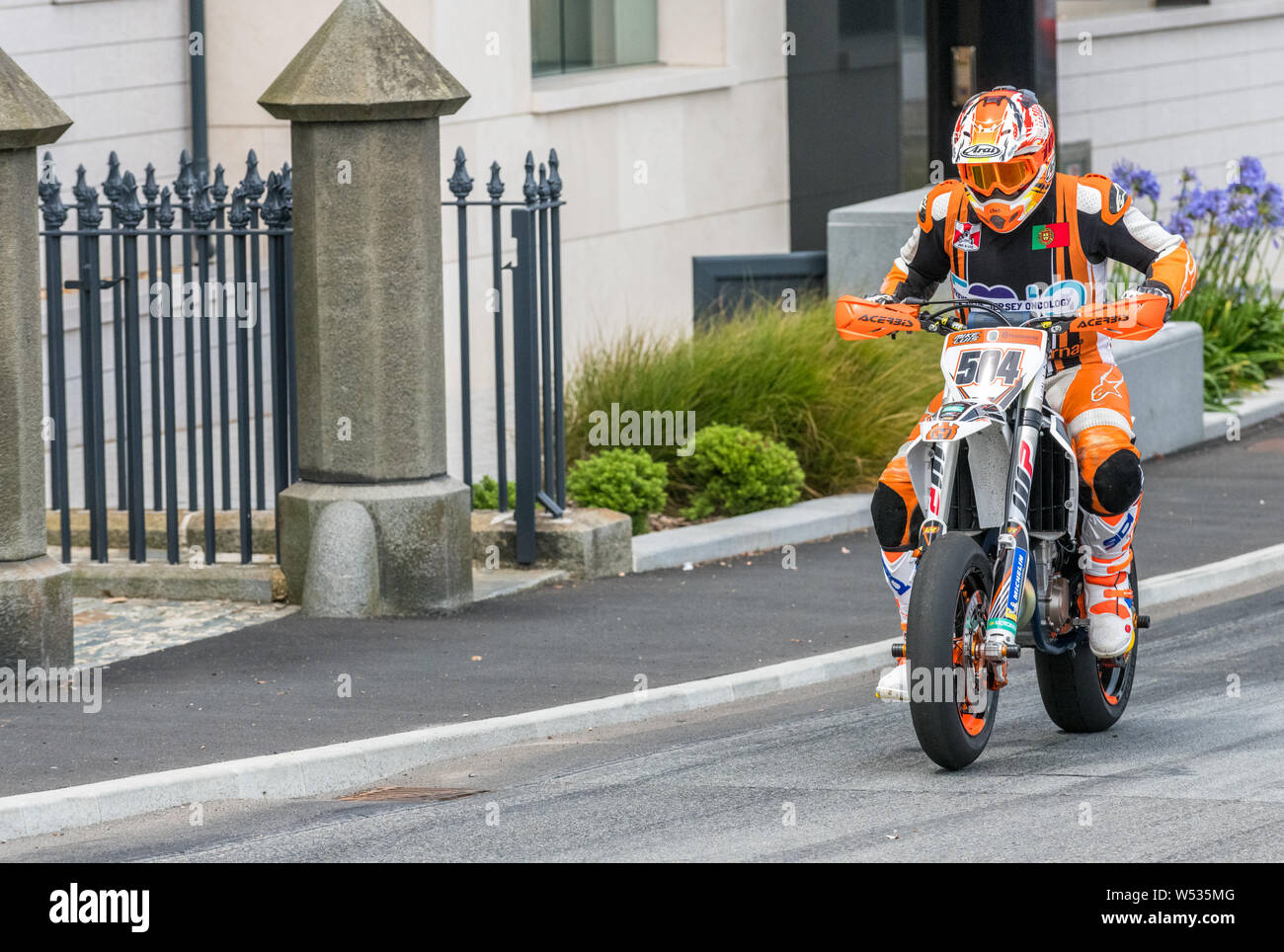 I concorrenti all'inizio del British Hillclimb incontro a Val des Terres, Guernsey. Foto Stock